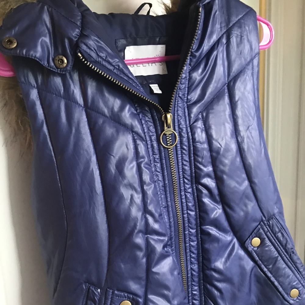Navy vest w faux fur hood